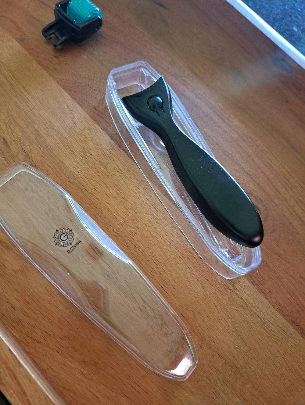 Gin Amber Green Derma Roller Handle with Replacement Head - Picture 6 of 6
